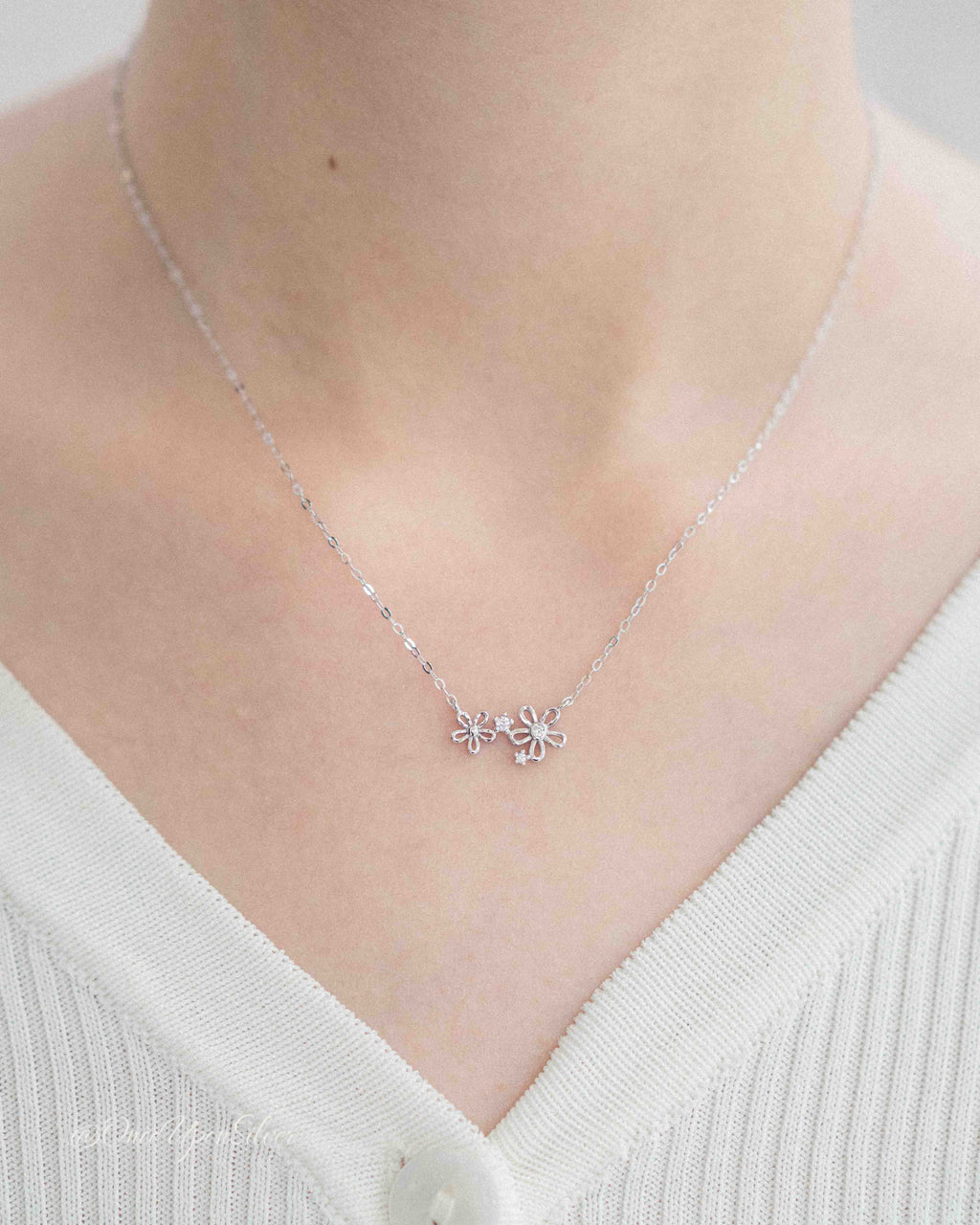 Twin Daisies Necklace