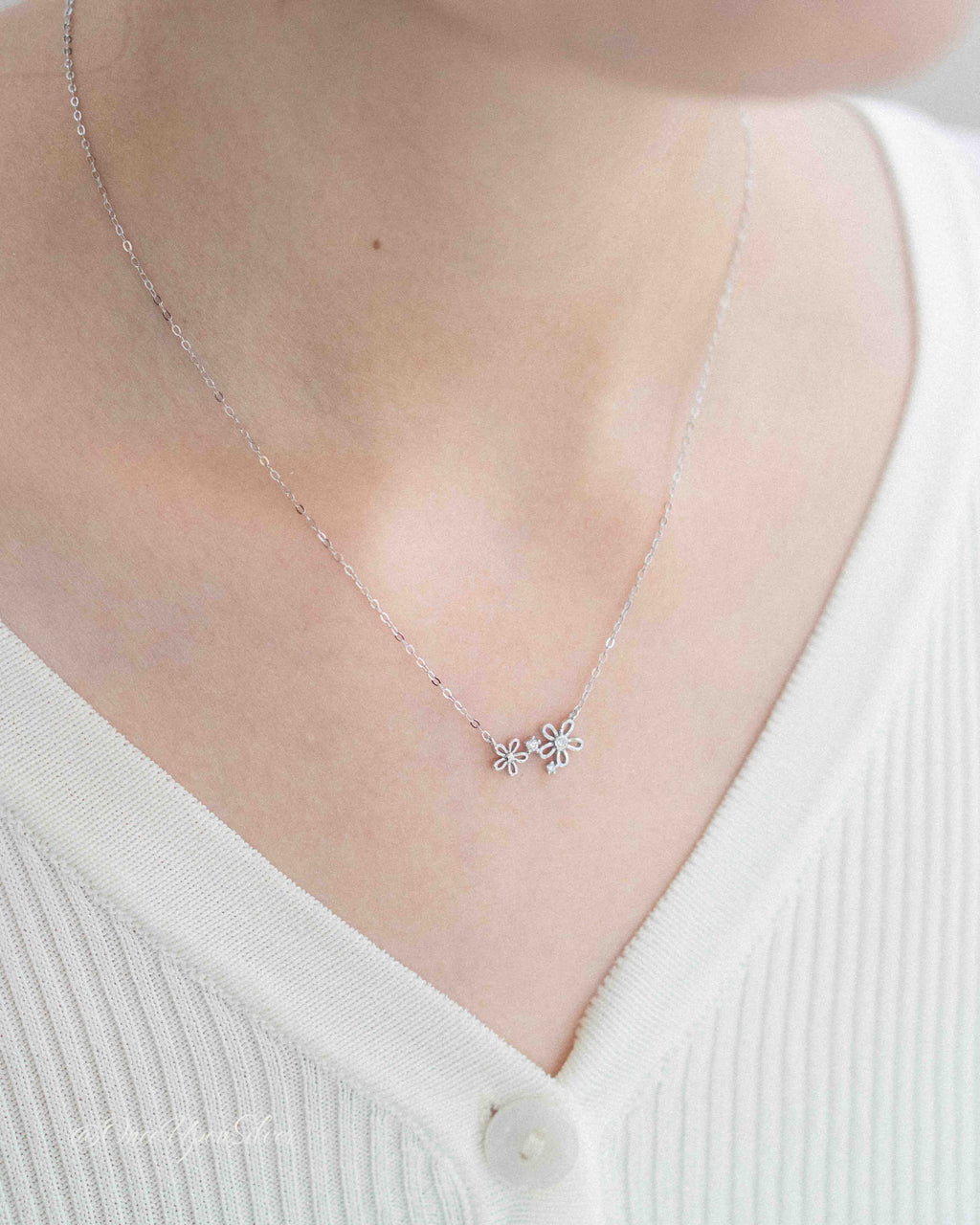 Twin Daisies Necklace