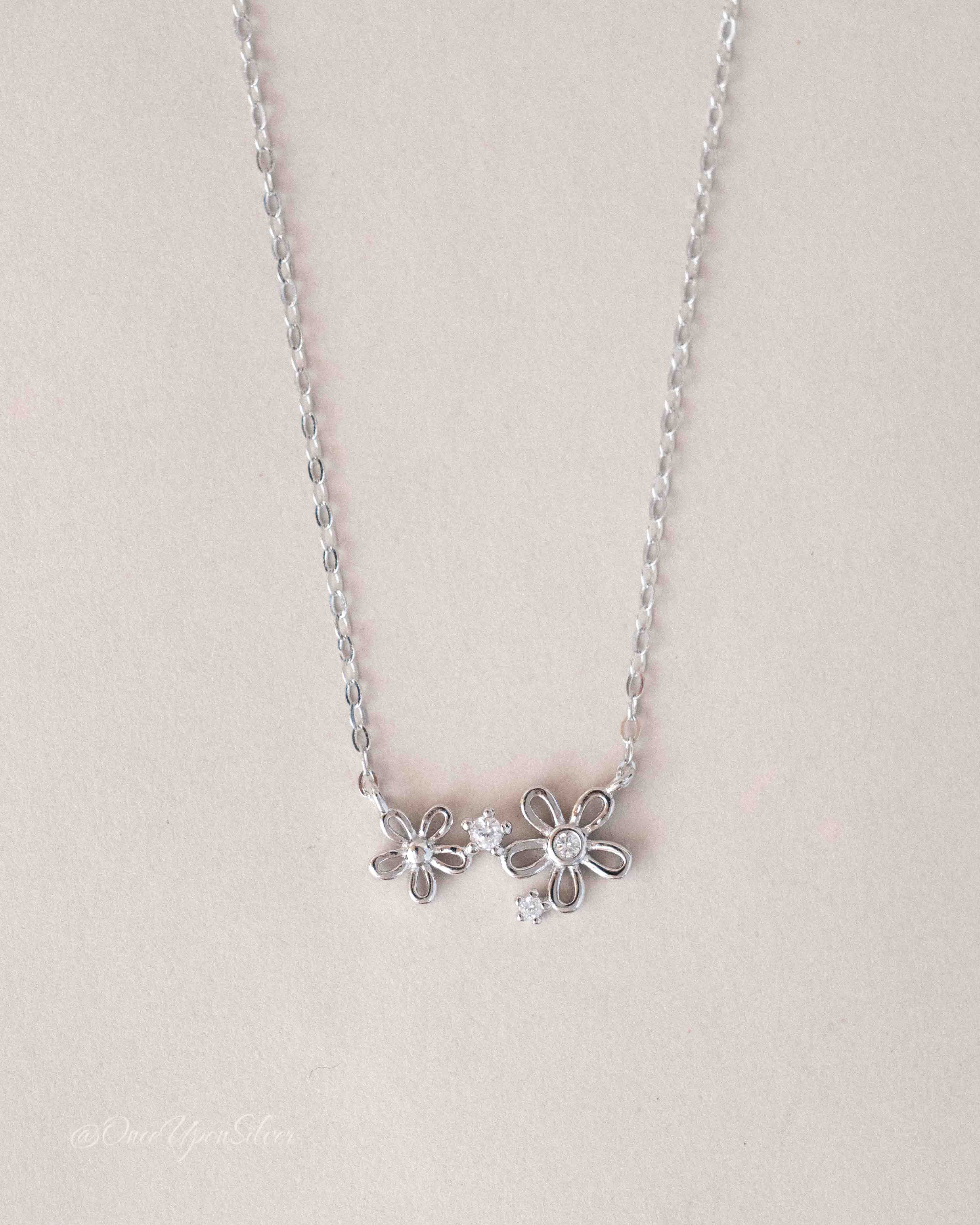 Twin Daisies Necklace