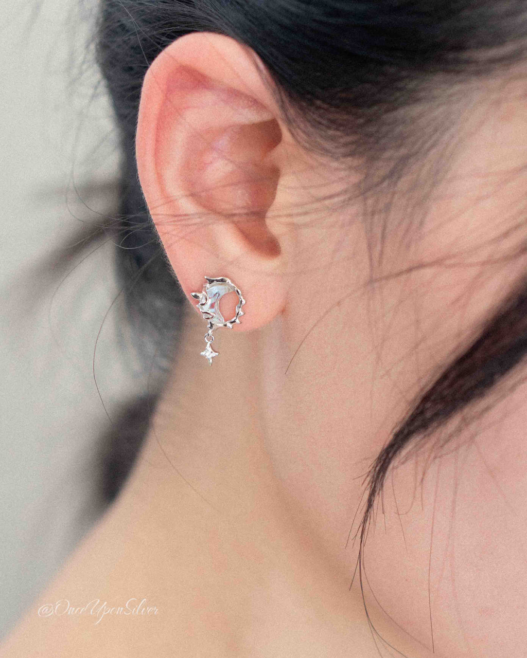 Moon Earing