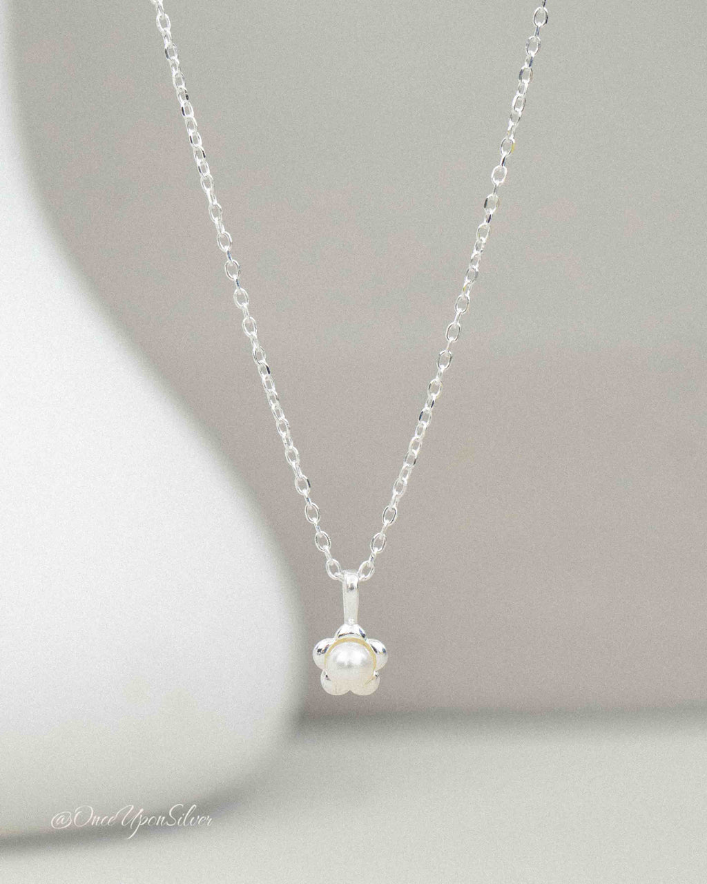 Flower pearl Necklace