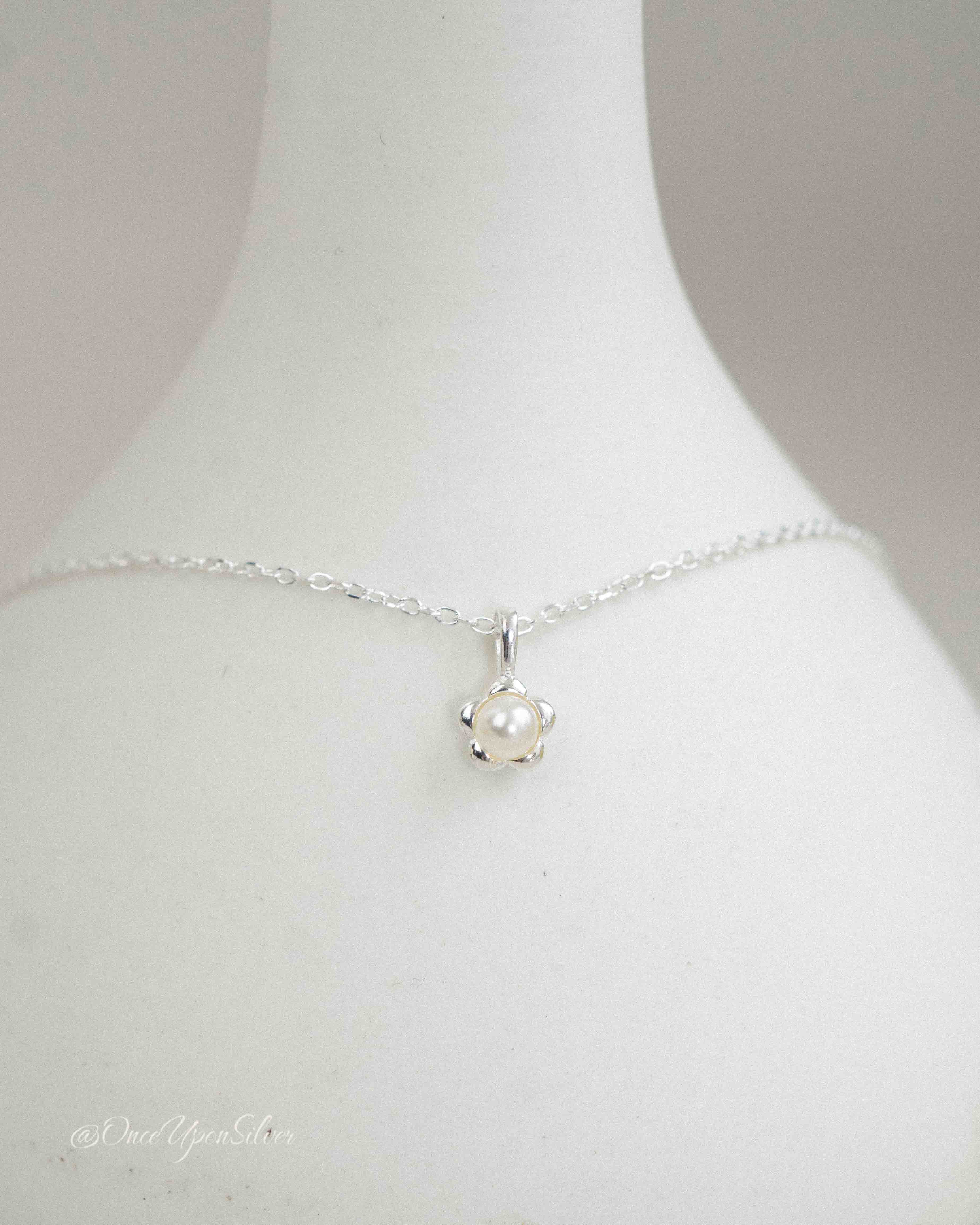 Flower pearl Necklace
