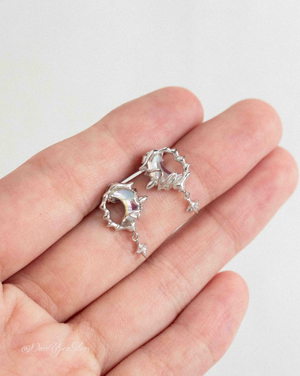 Moon Earing
