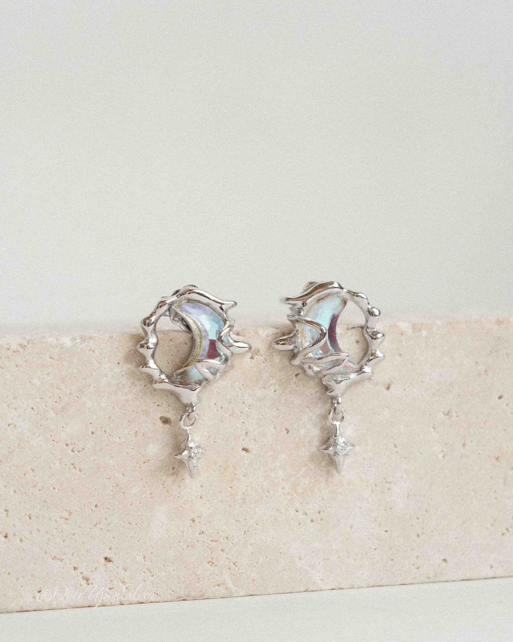 Moon Earing