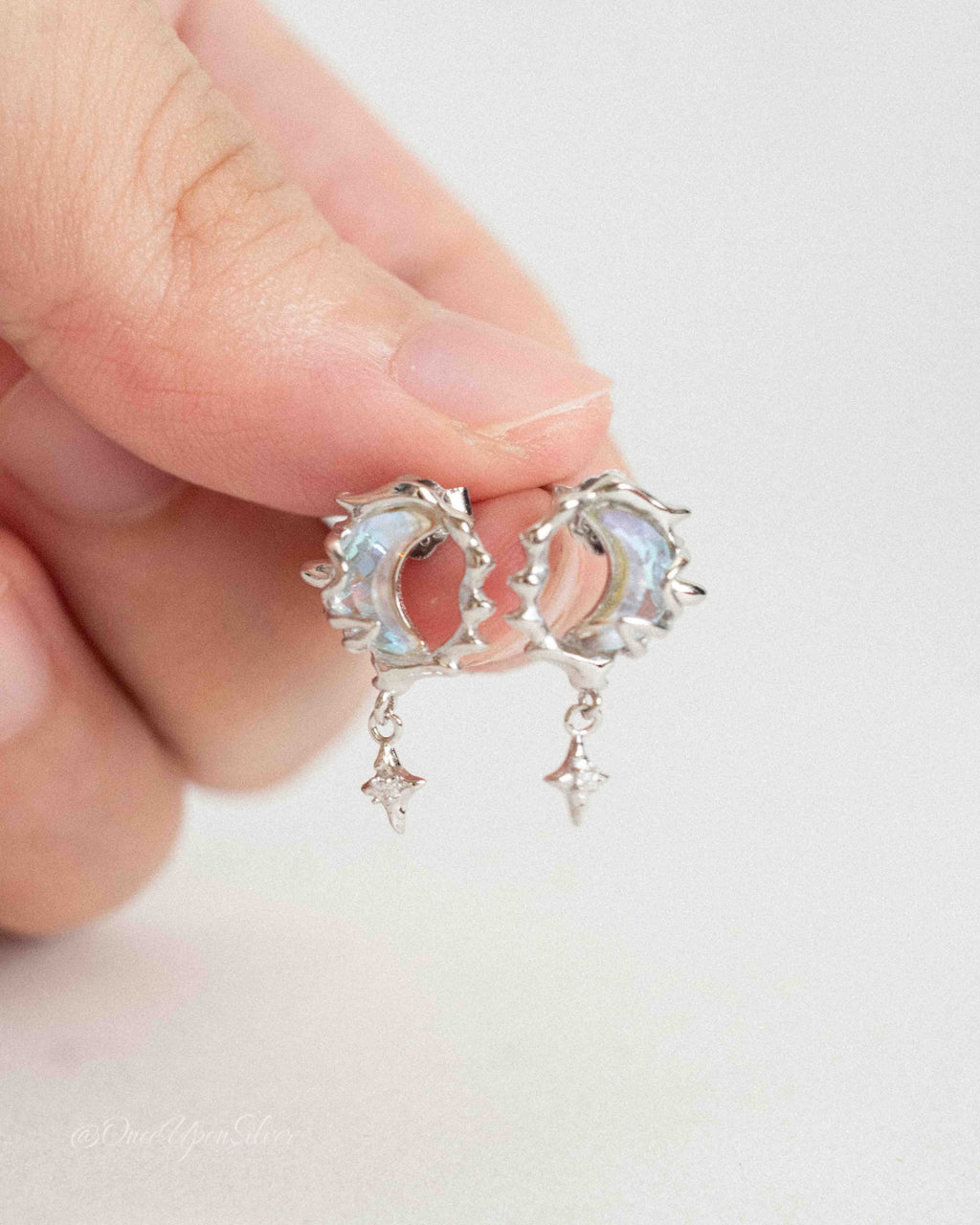 Moon Earing